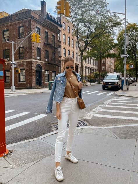 Color Palette Outfit, Nude Jeans, Simple Capsule Wardrobe, Fall Outfit With Boots, White Jeans Outfit, High Rise Straight Jeans, Spring Capsule, Chic Fall Outfits, Spring Capsule Wardrobe