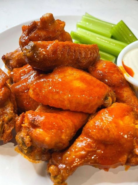 Spicy Hot Wings, Chicken Hot Wings, Hot Wings Recipe, Wings Food, Hot Chicken Wings, Buffalo Hot Wings, Hot Wing Recipe, Hot Wing Sauces, Spicy Wings