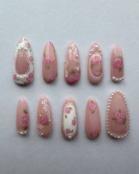 Rose Design Nails, Simple Kawaii Nails, Rococo Nails, January Nail Ideas, Libra Nails, Romantic Nail Art, Cottagecore Nails, Korea Nail Art, Frame Nails