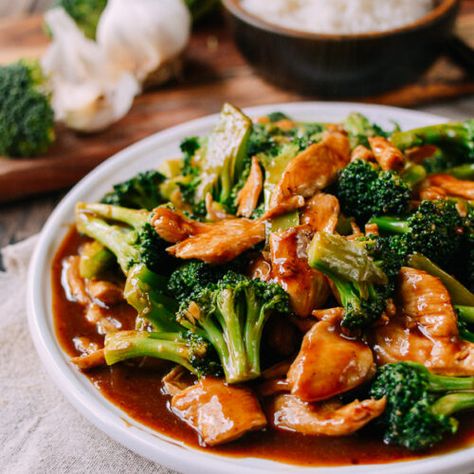 Chicken And Broccoli With Brown Sauce, Brown Sauce Chinese, Broccoli With Brown Sauce, Cantonese Recipes, Chinese Brown Sauce, Asian Entrees, Broccoli And Chicken, Chicken Entree, Homemade Stir Fry