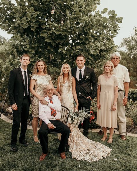 Big Family Wedding Photos, Family Formals Wedding, Family Pictures Backyard, Boho Wedding Family Pictures, 50th Anniversary Photo Shoot With Family, Formal Family Wedding Photos, Wedding Group Photo Ideas Families, Blended Family Wedding Photo Ideas, Generation Family Photo Ideas