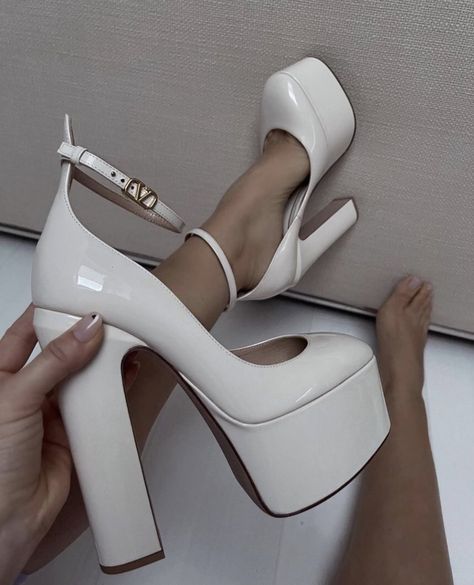 𝒮. ᥫ᭡ on Twitter: "Valentino white platforms… " Pretty Heels, Dr Shoes, Fashion Shoes Heels, Cute Shoes Heels, Palaye Royale, White High Heels, Heels Classy, Fancy Shoes, Cute Heels