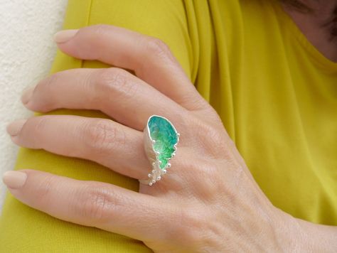 Silver and Enamel Ring by Jewelersoul, Sterling Silver ring, Enamel, Enamel ring, Handmade Ring, Enamel jewelry, Nature inspired Ring, Turquoise Ring, unique ring. #sterlingsilverring #anillodeplata #enameljewelry #enamelhandmade #contemporaryjewelry #handmadering #joyeríadeautor #plata925 #uniquering #silberschmuck #emaille #turquoisering #giftforher #giftideas #contemporaryhandmade Gold Enamel Jewelry, Cloisonne Enamel Jewelry, Resin Creations, Woman Ring, Jewelry Nature, Nature Inspired Rings, Art Jewelry Contemporary, Ring Turquoise, Porcelain Jewelry