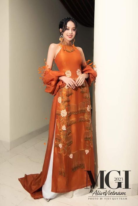 Sangjit Dress Modern, Sangjit Dress, Chinese Dress Modern, Traditional Vietnamese Clothing, Vietnamese Traditional Clothing, Beauty Outfits, College Dress, Vietnamese Clothing, Chinese Style Dress