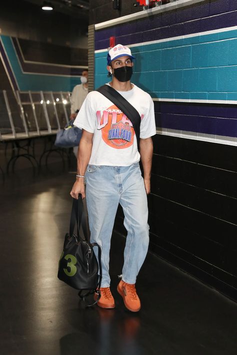 Frank Jackson Is the Most Stylish NBA Player You've Never Heard Of | GQ Nba Players Outfits, Houston Outfits, Athletes Outfits, Nba Fits, Frank Jackson, Johnny Edlind, Nba Drip, Daily Fits, Jerry Lorenzo