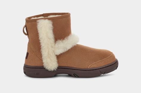 Ugg Sunburst, Ugg Boots Short, Pink Uggs, Sheepskin Boots, Favorite Boots, Cool Gifts For Women, Beautiful Boots, Classic Boots, Slipper Shoes