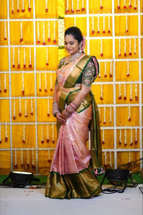 Bridal Saree Color Combinations, Wedding Silk Saree Indian Bridal, Green Saree Blouse Combination, Green Blouse Designs For Saree Silk, New Pattu Sarees, Bridal Blouses Designs, Pattu Sarees Color Combinations, Maggam Work Blouse Designs Latest For Pattu Sarees Bridal, Latest Work Blouses For Pattu Sarees