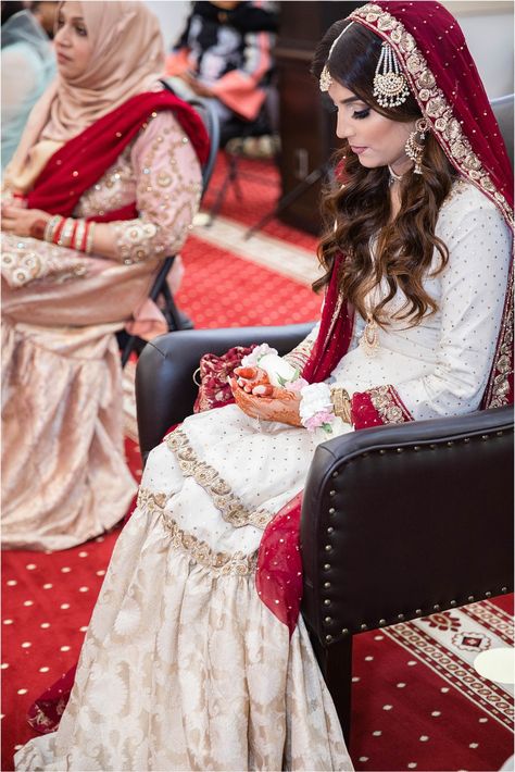 Garara Dress For Nikkah, White Gharara Pakistani Nikkah, White Nikkah Dress With Red Dupatta, White Garara Dress Pakistani Bridal, White Nikkah Dress Pakistani Bridal, Nikha Dresses Pakistani, Bridal Nikkah Dresses, Muslim Engagement Look, White Garara Dress