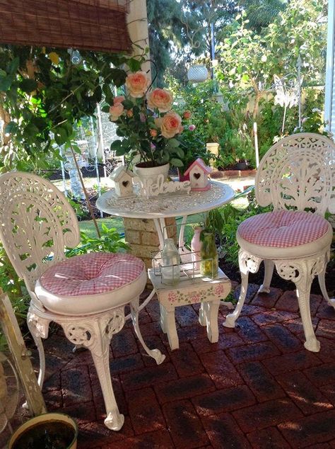 Shabby Chic Terrasse, Shabby Chic Outdoor Decor, Jardin Style Shabby Chic, Shabby Chic Veranda, Camera Shabby Chic, Commode Shabby Chic, Shabby Chic Patio, Shabby Chic Porch, Chic Kitchen Decor