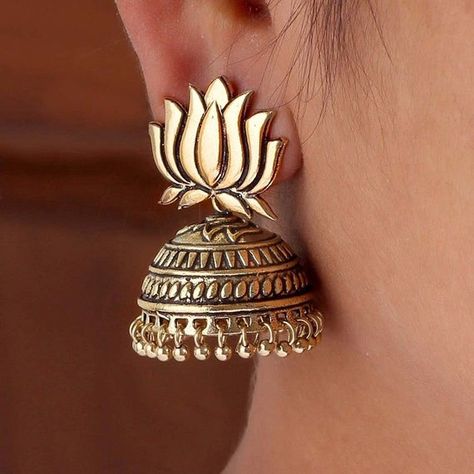 Jeans Tshirt, Modern Saree, Black Gold Jewelry, Jhumki Earrings, Lotus Design, Bollywood Jewelry, Girls Girl, Indian Earrings, Fashion Jewelry Sets