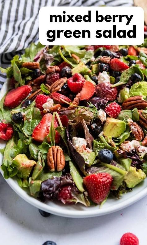 A simple Mixed Green Salad with Berries is so simple to whip up and is ready in 20 minutes. Minimal chopping, and so much flavor! A perfect side salad or top it witch chicken or salmon to make it a meal. #mixedberrysalad #berrysalad #mixedberries #summersalad #springmix Green Salad With Balsamic Vinaigrette, Strawberry Green Salad Recipes, Spring Mix Strawberry Salad Recipes, Spring Mix Salad Recipes Simple, Summer Green Salad Recipes, Green Salad Ideas, Mixed Green Salad Recipes, Green Summer Salad, Mixed Green Salads