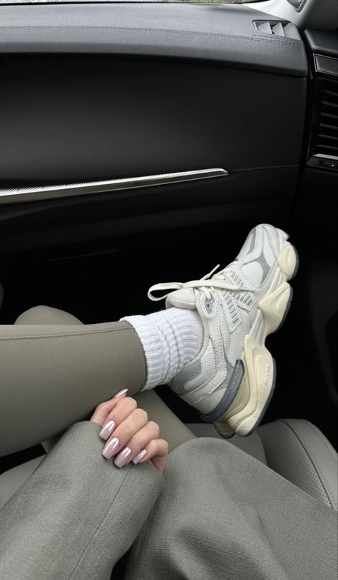 Gym Sneakers Aesthetic, Neutral New Balance Shoes Outfit, New Balance 9060 Outfit, Gym Shoes For Women, Gym Ootd, New Balance 9060, Diy Sneakers, Pretty Shoes Sneakers, Shoes Heels Classy