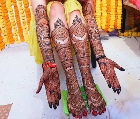 Mehendi Designs For Feet Bridal Mehndi, Bridal Mehendi Designs Hands Latest, Bridal Foot Mehendi Design, Latest Mehndi Designs Wedding, Leg Mehendi Design, Mehndi Hand, Beautiful Mehndi Designs, New Bridal Mehndi Designs, Mehndi Designs Bridal Hands