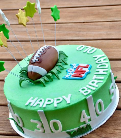 Football Number Cake, Nfl Cake Ideas, Football Party Cake, Football Themed Desserts, Nfl Cake, Delish Cakes, Bling Cakes, Birthday 12, Football Cake