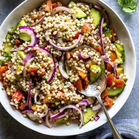 Israeli Couscous Salad (Pearl Couscous Recipe) - Fox and Briar Beef Ramen Noodle Recipes, Salad Couscous, Pearl Couscous Recipes, Pearl Couscous Salad, Baked Greek Chicken, Couscous Salad Recipes, Mediterranean Couscous, Fresh Summer Salad, Couscous Salat