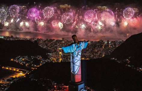 New Years Ball, Miss The Old Days, Tourist Center, Celebration Around The World, Floral Cards Design, St Peters Basilica, New Year's Eve Celebrations, Fireworks Display, Champs Elysees