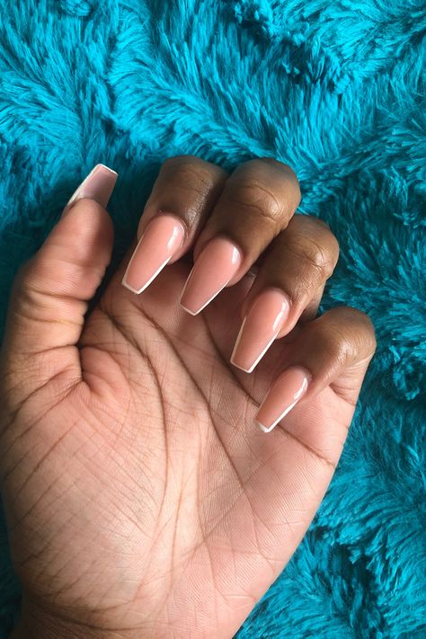 Nude Nails With White Lines, White Outline Nails, Outline Nail Design, Nude Coffin Nail Ideas, Outlined Nails, Outline Nails Design, Ivory Nails, Neutral Nails Acrylic, Tan Nails