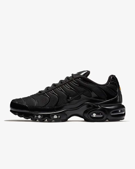 Nike Air Max Plus Men's Shoes. Nike.com Nike Vans, Black Tees, Nike Tn, Nike Models, Baskets Nike, Old Shoes, Mens Nike Shoes, Mens Nike Air, Nike Air Max Plus