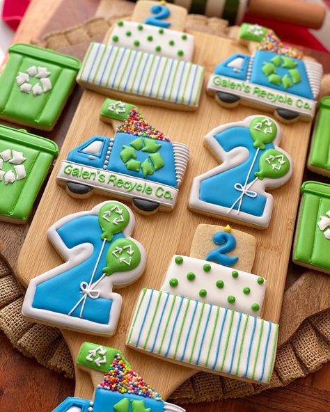 Garbage Can Cookies, Trash Truck Netflix Cookies, Garbage Truck Cookies, Garbage Truck Birthday Cookies, Garbage Truck Cupcakes, Dump Truck Cookies Decorated, Garbage Truck Party, Trash Party, Construction Theme Birthday Party