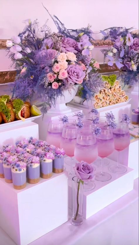 Tangled Themed Sweet 16, Butterfly Brunch, Deco Violet, Bridgerton Ball, Bridgerton Party, Lavender Theme, 16 Outfits, Lila Party, Sweet 16 Outfits