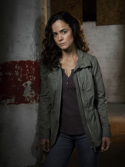 Is 'Queen Of The South' A True Story? Alice Braga Dishes On What Inspired Her New, Badass Role Queen Of The South Outfits, Real Peaky Blinders, South Outfits, Teresa Mendoza, Alice Braga, Queen Of South, Sonia Braga, Supernatural Oc, South Usa