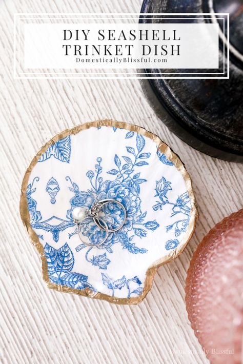 DIY Seashell Trinket Dish- #Dish #DIY #Seashell #Trinket Check more at https://howcandothis.com/diyideas/diy-seashell-trinket-dish-7/ Slipper Shell Crafts, Oyster Ring Dish, Seashell Trinket Dish, Senior Tea, Dish Organization, Shell Trinket Dish, Bracelet Holders, Clay Diy Projects, Seashell Jewelry