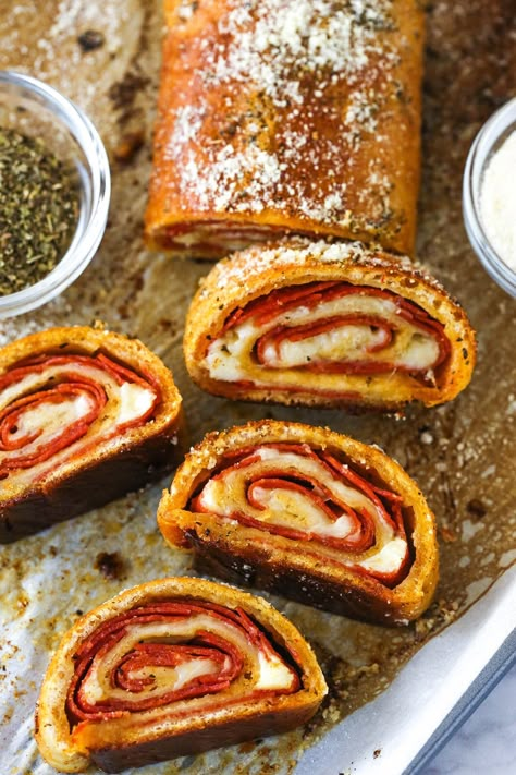 Pesto Pepperoni Roll Ups, Pizza Crust Pepperoni Rolls, Recipes That Use Pepperoni, Italian Pizza Rolls, Make Ahead Pizza Appetizers, Pepperoni Rolls Crescent Dough, Pepperoni Finger Foods, Pepperoni And Cheese Croissants, Pizza Rollups Pizza Dough