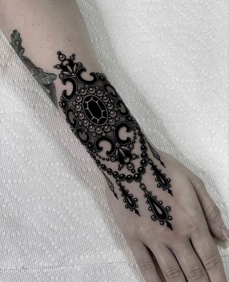 Hand Lace Tattoo, Victorian Tattoos For Women, Lace Hand Tattoo, Arm Tattoo Gothic Style, Gothic Victorian Tattoo, Gothic Filigree Tattoo, Victorian Tattoos, Wrist Tattoos Goth, Victorian Tattoo Ideas