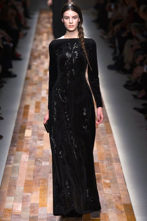 Valentino Collection, Armani Prive, Fashion Week Runway, Fashion Show Collection, Italian Fashion, Pretty Things, Runway Fashion, Paris Fashion Week, Formal Dresses Long