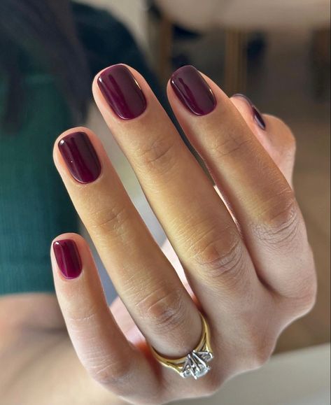 Short Nail Inspiration Simple, Fall Nails Short Gel, Nails Corte, Light Fall Nail Colors, Maroon Fall Nails, Short Nails Manicure, Bio Sculpture Gel Nails, Bio Sculpture Gel, Bio Sculpture