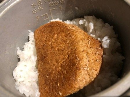 Fix Mushy Rice with Bread | ThriftyFun Soupy Rice, Piece Of Bread, Slice Of Bread, White Rice, Rice Dishes, Rice Cooker, Entertainment Food, Cornbread, I Cant