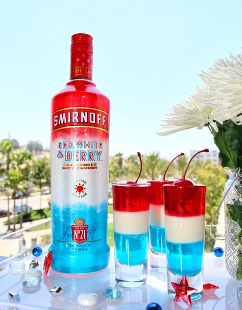 Smirnoff Red, White & Berry Shooters - The Beautifulcircus.com Smirnoff Red White And Berry Recipes, Smirnoff Red White And Berry, July 4th Appetizers, Bartending Ideas, Smirnoff Red, Patriotic Cocktails, Spicy Drinks, Fourth Of July Celebration, Pretty Alcoholic Drinks