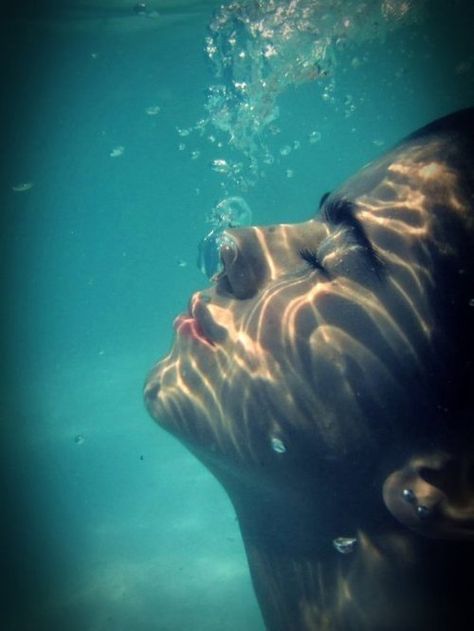 Underwater Bubbles, Bubbles Photography, Underwater Portrait, Breathing Underwater, Underwater Painting, Underwater Art, Summer Surf, Under Water, Ap Art