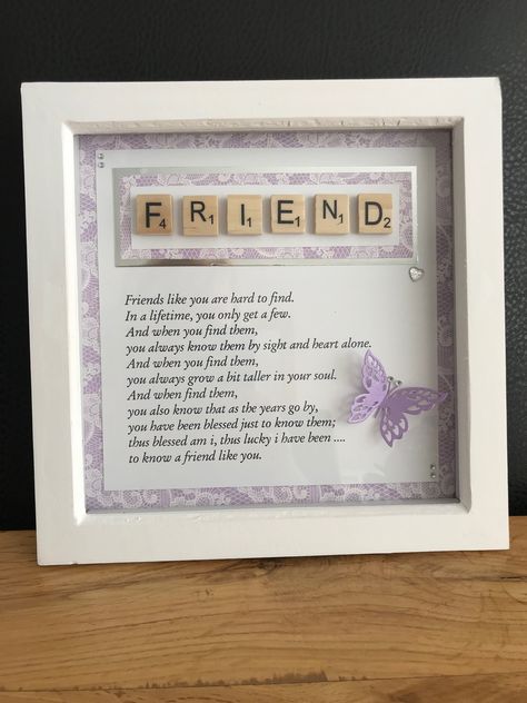 Friendship Shadow Box Ideas, Craft Frames, Scrabble Letter Crafts, Scrabble Tile Art, Scrabble Art Frame, Best Friend Birthday Present, Scrabble Tile Crafts, Scrabble Crafts, Button Creations