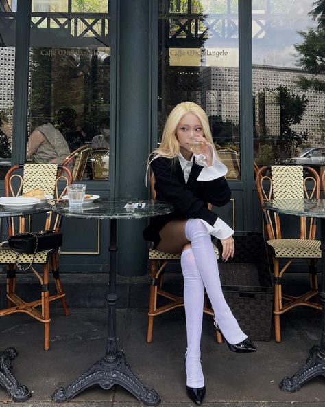 arryysa ig White Pantyhose Outfit, White Stockings Outfit, Dinner Party Outfit, Stockings Outfit, 일본 패션, White Tights, Academia Fashion, Dress With Stockings, Streetstyle Fashion