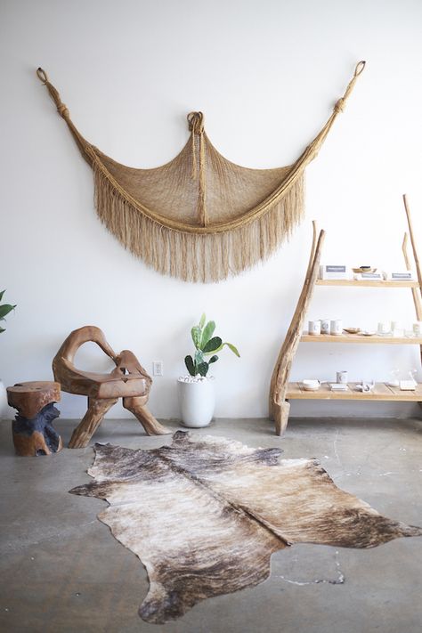 idea to steal: hammocks as decor on apartment 34 The Now Massage, Hang A Hammock, Healing Room, Hanging Hammock, Southwest Decor, Salon Interior Design, Massage Room, Rose Boutique, Decorating Small Spaces