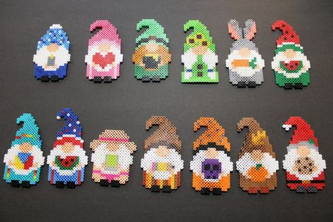 Christmas Perler Beads, Perler Creations, Melty Bead Patterns, Easy Perler Beads Ideas, Pearl Beads Pattern, Perler Art, Hama Beads Design, Perler Bead Templates, Diy Perler Bead Crafts