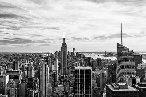 New York City Nyc Mac Wallpaper, Macbook Wallpaper Aesthetic High Quality Nyc, Black And White Wallpaper Landscape, New York Mac Wallpaper, Not Blurry Laptop Wallpaper, New York Background Laptop, Mac Wallpaper Black And White, New York Laptop Wallpaper Aesthetic, Classy Macbook Wallpaper