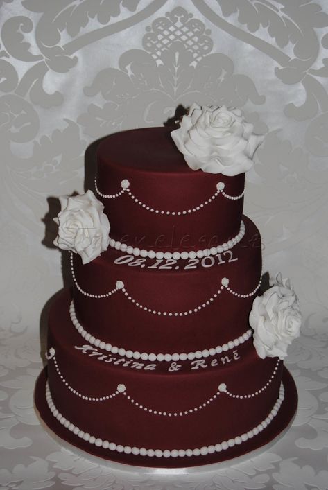 Dark Red Wedding Cake Dark Red Wedding Cake :) Dark Red Wedding Cake, Wedding Cake Dark, Wedding Cakes Maroon, Red Wedding Cake, Dark Red Wedding, Quince Cakes, Quince Cake, Burgundy Wedding Cake, Round Wedding Cakes