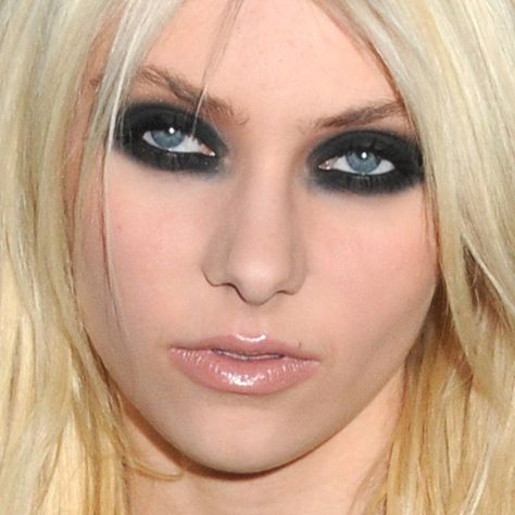 Taylor Momsen's Makeup Photos & Products | Steal Her Style Taylor Momsen Makeup, Makeup Black Eyeshadow, Rock Makeup, Black Stiletto Nails, Jenny Humphrey, Pretty Reckless, Punk Makeup, Steal Her Style, Panel Discussion