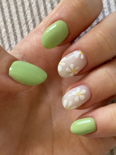 picture of nails, green nails and milky nails with white flowers Green Yellow And White Nails, Acrylic Nails Light Yellow, Green Nails With Yellow Flowers, Yellow Daisy Nail Art, Pale Green Nails With Flowers, Lime Gel Nails, Green Yellow Nails Ideas, Yellow And Green Nail Ideas, Pretty Green Nail Designs