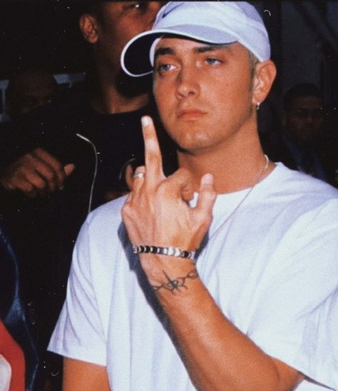 𝐅𝐎𝐋𝐋𝐎𝐖 𝐌𝐄 𝐅𝐎𝐑 𝐌𝐎𝐑𝐄 ༄𖣘 Eminem Aesthetic, Grunge Wallpaper, Eminem Slim Shady, Brain Damage, Slim Shady, Aesthetic Grunge, Eminem, My Name Is, My Name