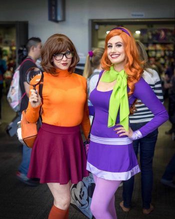 Scooby Doo is a classic and if you're looking for a perfect couples costume idea, then here you go. You will wow everyone this Halloween. Daphne Halloween Costume Diy, Scooby Doo Diy Costume, Daphne Halloween Costume, Daphne Scooby Doo, Scooby Doo Halloween Costumes, Velma Costume, Scooby Doo Costumes, Daphne Scooby Doo Costume, Scooby Doo Halloween