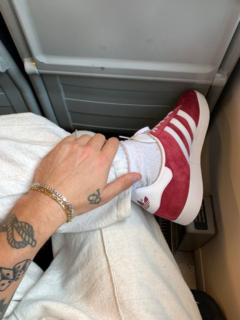 Adidas Gazelle Outfit Men, Tattoo Adidas, Adidas Gazelle Red, Red Adidas Gazelle, Adidas Special, Adidas Aesthetic, Adidas Gazelle Outfit, Adidas Outfit Men, Gazelle Adidas