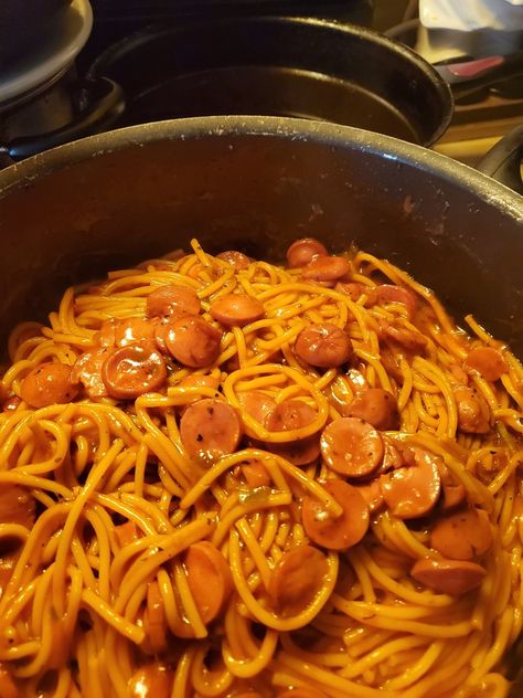 Spaghetti And Hotdogs, Spaghetti With Hot Dogs, Hot Dog Spaghetti, How To Make Spaghetti, Hot Dogs, Spaghetti, Collage, Drinks, Ethnic Recipes