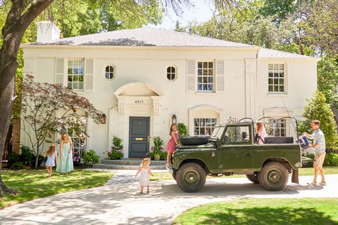 This Houston Designer Filled a Blank Dallas Home with Color and Whimsy Lulie Wallace Fabric, Katie Davis Design, Bright Green Paint, Highland Park Dallas, Katie Davis, Home With Color, Dallas Homes, Lulie Wallace, Blue Sideboards