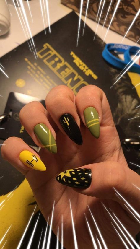 Twenty One Pilots Inspired Outfits, Twenty One Pilots Nail Art, 21 Pilots Nails, Twenty One Pilots Makeup, Twenty One Pilots Nails, Twenty One Pilots Concert Outfit, Twenty One Pilots Outfit, Twenty One Pilots Concert, Concert Nails