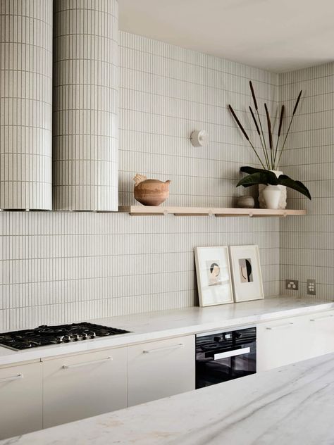 TILE TRENDS | Kit Kat tiles are the perfect backsplash tile trend Japanese Tile, Interior Boho, Interior Simple, Kitchen Contemporary, Coco Republic, Est Living, Edwardian House, Decor Ikea, Interior Design Awards