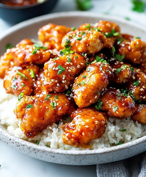 Honey Garlic Chicken Recipe Spicy Garlic Chicken, Everyday Dinners, Marry Me Chicken Recipe, Garlic Chicken Recipe, Stuffing Recipes For Thanksgiving, Cheese Dip Recipes, Chicken Noodle Recipes, Garlic Chicken Recipes, Crowd Pleasing Appetizers