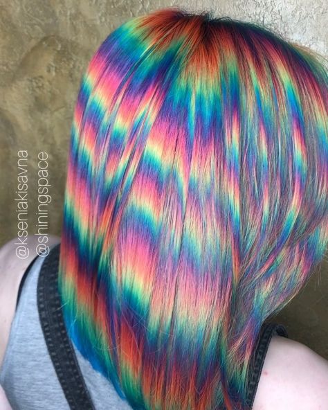 Psychedelic Magic Eye Hair Colour - Rainbow Hair Colour Prism Hair Color, Rainbow Hair Ideas, Prism Hair, Holographic Hair, Short Red Hair, Rainbow Hair Color, Pinterest Hair, Unicorn Hair, Artistic Hair